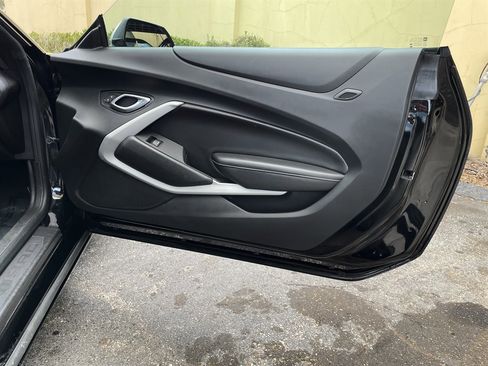 Used 2018 Chevrolet Camaro SS image 39