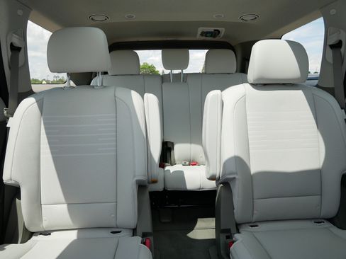 Certified 2026 Hyundai Palisade Limited AWD/4WD image 13