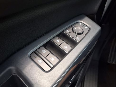Used 2024 Nissan Pathfinder SV FWD image 17