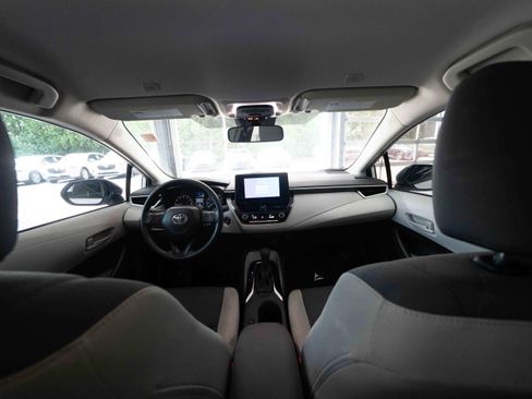 Used 2025 Toyota Corolla LE w/ LE Premium Package FWD image 19