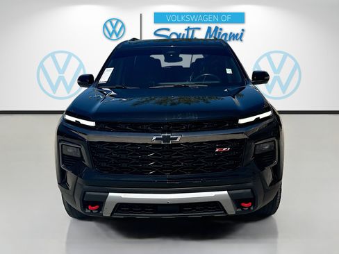 Used 2024 Chevrolet Traverse Z71 image 2