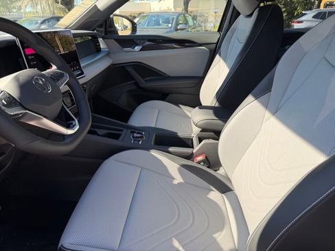 New 2026 Volkswagen Tiguan SE R-Line FWD image 15
