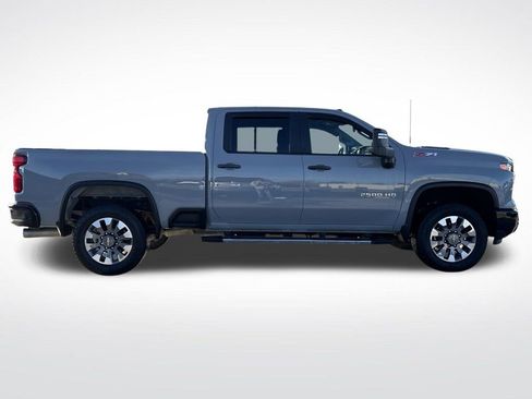 Used 2024 Chevrolet Silverado 2500 Custom w/ Custom Value Package image 8