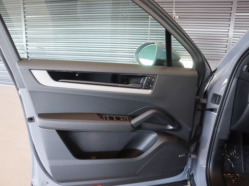 New 2026 Porsche Cayenne S image 23