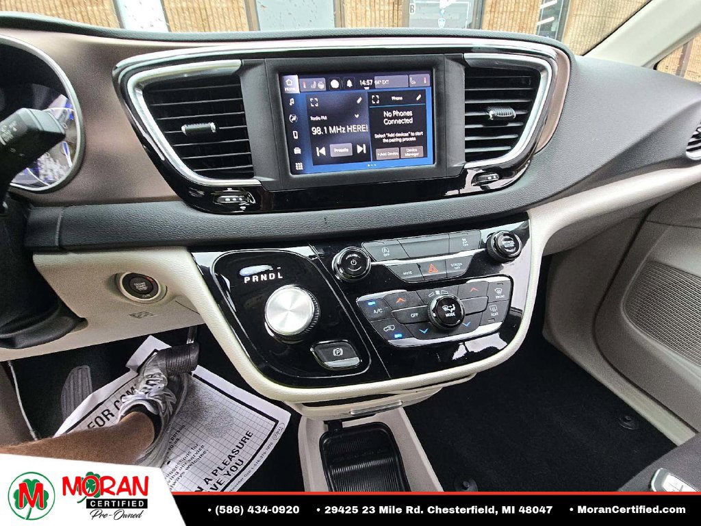 Used 2023 Chrysler Voyager LX FWD image 7