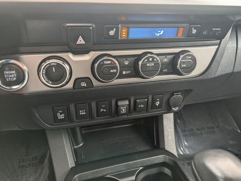 Used 2022 Toyota Tacoma Limited image 21