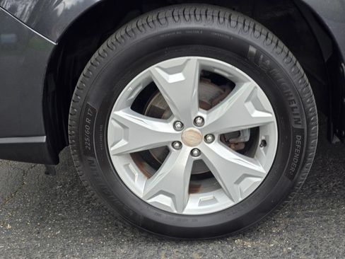 Used 2016 Subaru Forester 2.5i Premium w/ All-Weather Package AWD/4WD image 10