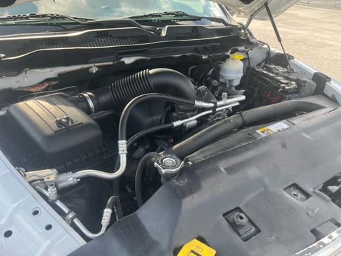 Used 2020 RAM 1500 Classic SLT RWD image 9