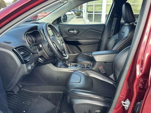 Used 2020 Jeep Cherokee Latitude Plus image 11