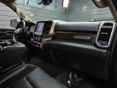 Used 2019 RAM 1500 Laramie AWD/4WD image 14