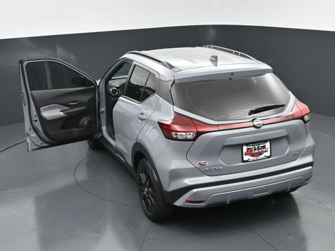 Used 2023 Nissan Kicks SR w/ SR Premium Package FWD image 30