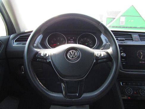 Used 2020 Volkswagen Tiguan S image 10