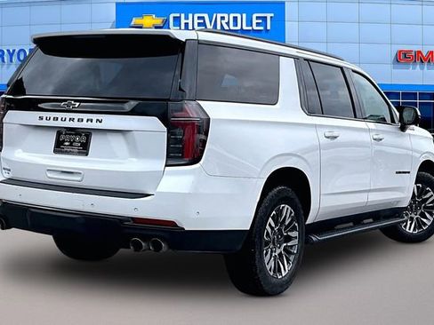 Used 2025 Chevrolet Suburban Z71 AWD/4WD image 5