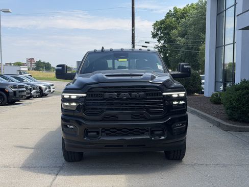 New 2026 RAM 3500 Laramie AWD/4WD image 17