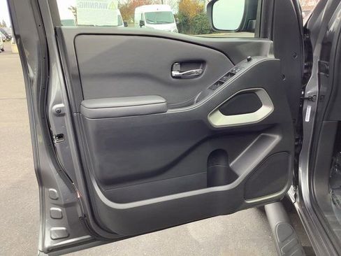 Used 2024 Nissan Frontier SV w/ Technology Package image 8