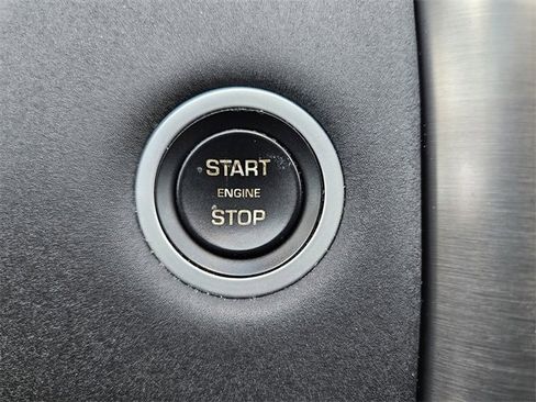 Used 2020 Land Rover Discovery Landmark image 26