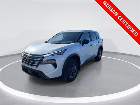 Certified 2025 Nissan Rogue S image 4