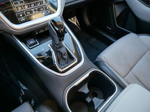 Certified 2025 Subaru Outback Limited image 24