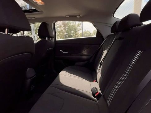 Used 2025 Hyundai Elantra SEL w/ Cargo Package image 38