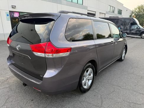 Used 2012 Toyota Sienna LE FWD image 4
