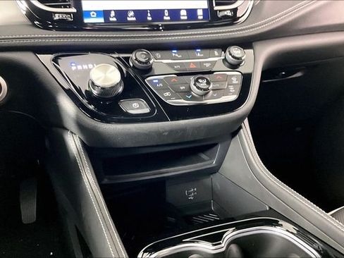 New 2027 Chrysler Pacifica Limited w/ S Appearance Package AWD/4WD image 7