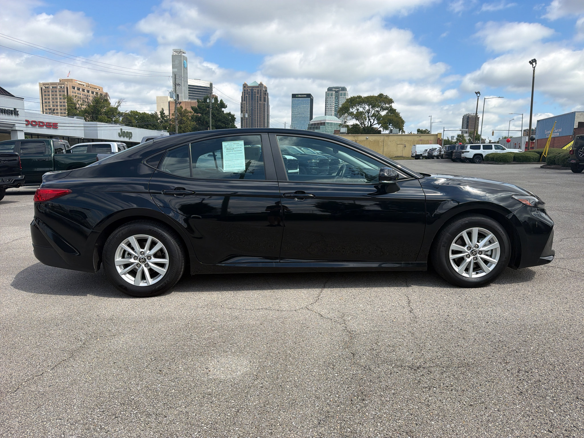 Used 2025 Toyota Camry LE FWD image 5