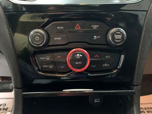 Used 2018 Chrysler 300 S image 12