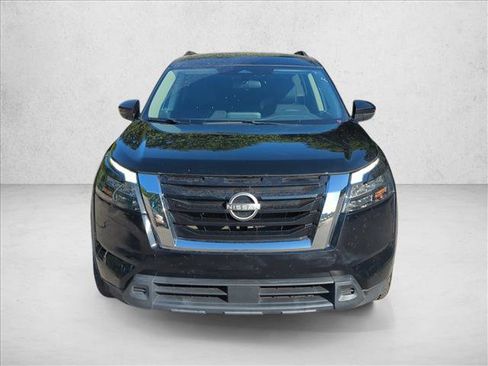 Used 2024 Nissan Pathfinder SV FWD image 2