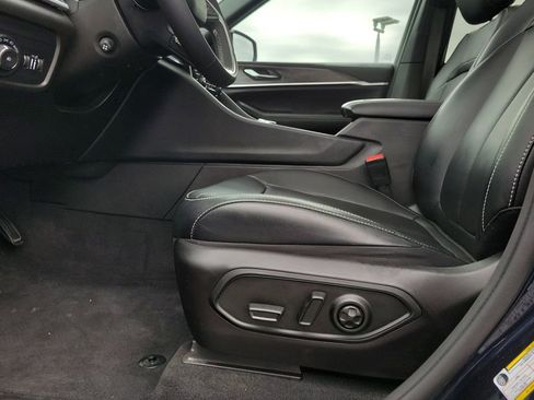Used 2024 Jeep Grand Cherokee L Limited w/ Luxury Tech Group II AWD/4WD image 19