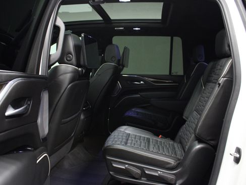 Used 2024 Cadillac Escalade ESV Sport Platinum w/ LPO, ONYX Package AWD/4WD image 14