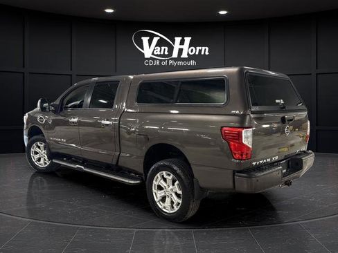 Used 2017 Nissan Titan SV image 3