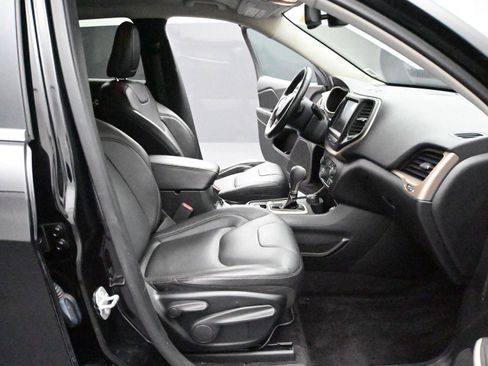 Used 2018 Jeep Cherokee Limited AWD/4WD image 14