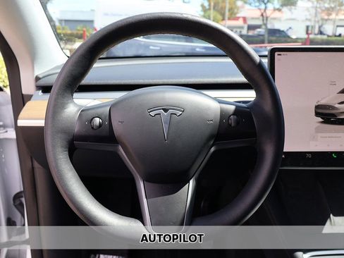 Used 2023 Tesla Model Y Long Range image 3