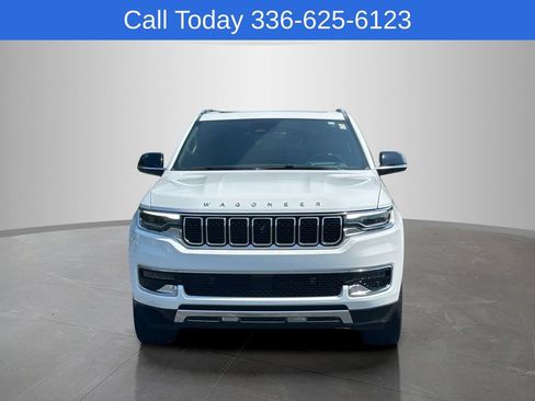 Used 2025 Jeep Wagoneer L Series III w/ Premium Group I AWD/4WD image 2