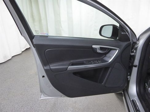 Used 2015 Volvo V60 T5 Cross Country w/ Convenience Package image 22