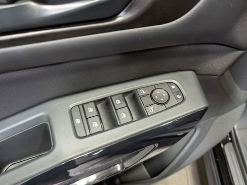 Used 2025 Nissan Pathfinder SV AWD/4WD image 14