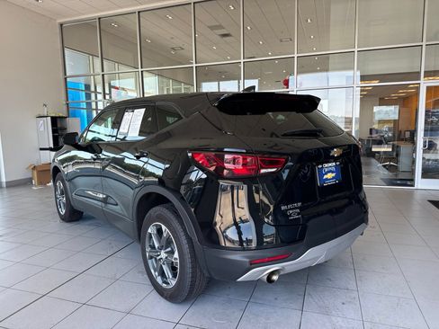 Used 2025 Chevrolet Blazer LT FWD image 9