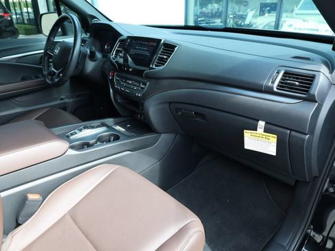 Used 2025 Honda Passport EX-L image 22