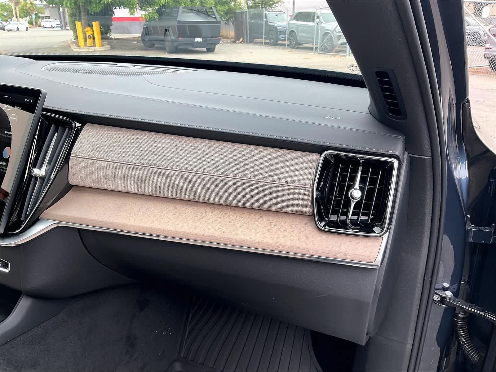 New 2027 Volvo XC90 B6 Plus AWD/4WD image 29