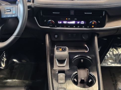 Certified 2024 Nissan Rogue Platinum w/ Platinum Premium Package FWD image 23