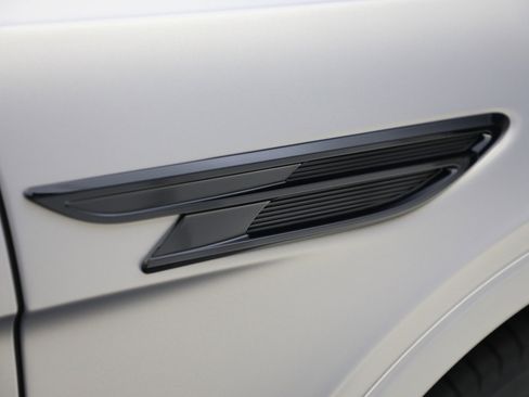 New 2025 Bentley Bentayga image 39