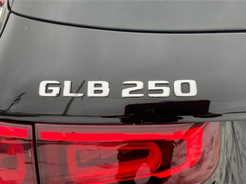 Used 2020 Mercedes-Benz GLB 250 4MATIC image 24