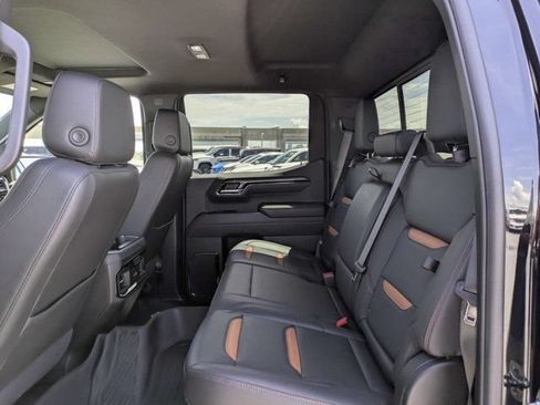 Used 2025 GMC Sierra 1500 AT4 w/ Technology Package AWD/4WD image 13