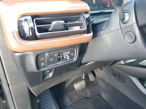 Certified 2022 Lincoln Nautilus Reserve w/ Equipment Group 201A image 17