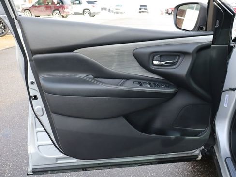 Used 2017 Nissan Murano SV w/ Premium Plus Package image 10