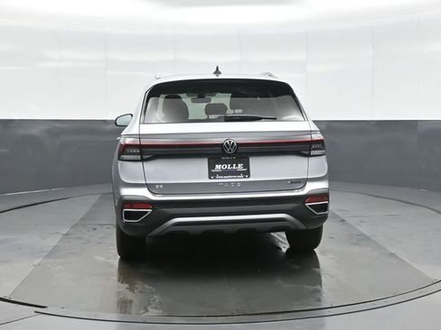 New 2026 Volkswagen Taos SE image 3