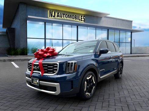 Used 2023 Kia Telluride S w/ S Sunroof Package image 3