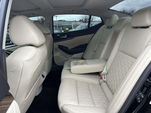 Used 2018 Nissan Maxima Platinum image 13