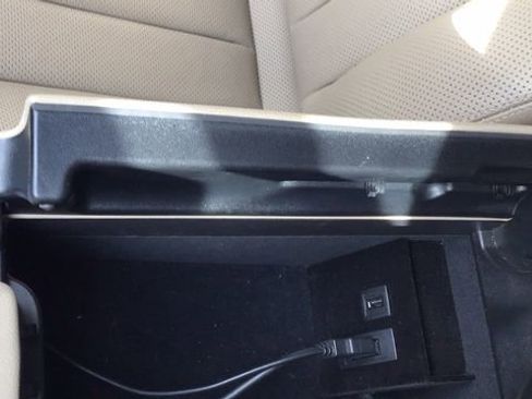 Used 2013 Mercedes-Benz E 350 4MATIC Sedan image 25