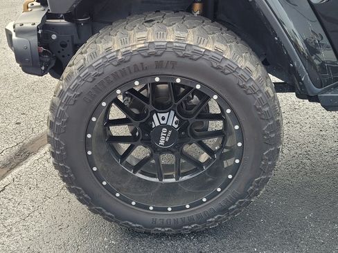 Used 2022 Jeep Wrangler Unlimited Rubicon w/ Trailer Tow Package AWD/4WD image 10